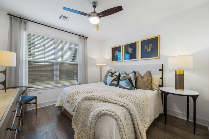 bedroom with ceiling fan and king-size bed