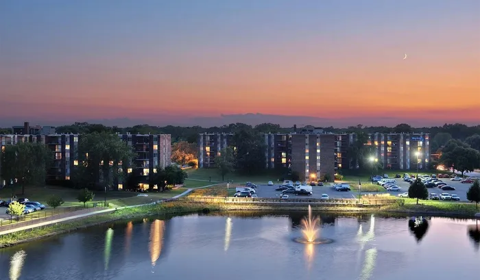 Apartments in Westmont, IL | Twin Lake Towers