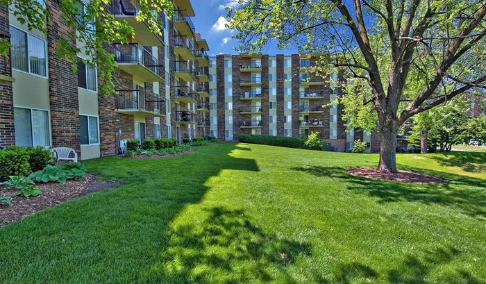 Apartment Homes for rent in Westmont, IL | Twin Lake Towers
