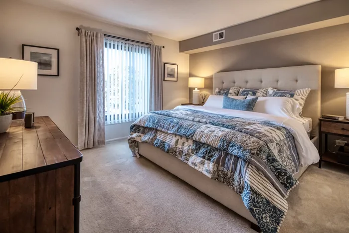1 Bedroom International Village Lombard | Apartments In Lombard