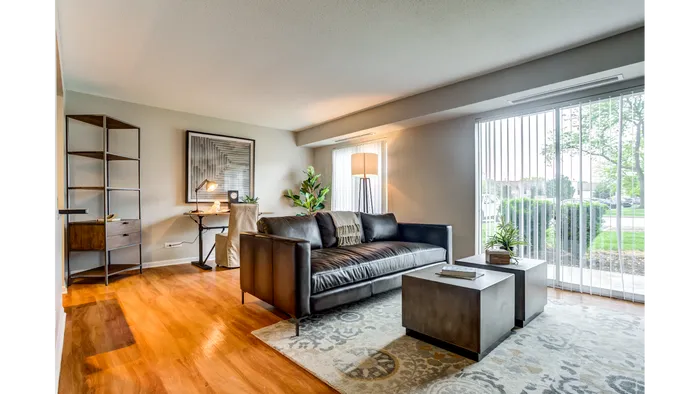 Spacious Living Room | Apartments in Westmont, IL | Twin Lake Towers