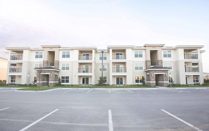 The Reserve at Vero Beach, exterior, building entrances, parking lot