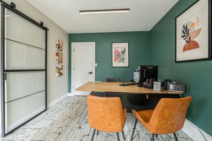 ReNew Rock Creek leasing desk