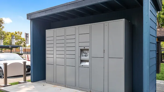 ReNew One59 Package lockers