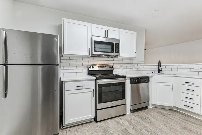 ReNew Marina Shores Kitchen with Stainless Steel Appliances