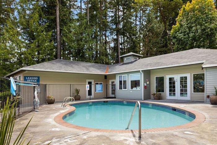 ReNew Waterview Pool Area