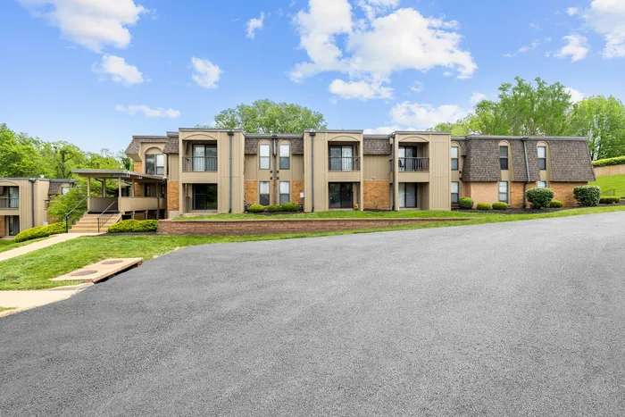 Exterior | Chesterfield Place Apartments | Chesterfield, MO Apartments