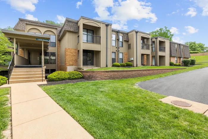 Exterior | Chesterfield Place Apartments | Chesterfield, MO Apartments