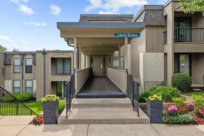 Welcome Home! Chesterfield Place Apartments | Chesterfield, MO Apartments