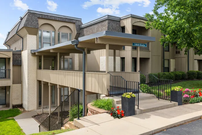 Welcome Home | Chesterfield Place Apartments Leasing Office Entrance