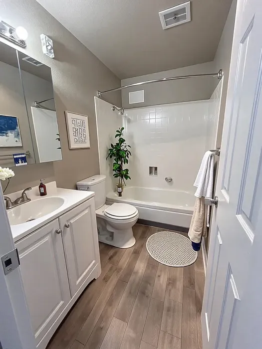 ReNew Riverton Park - Modern Bathroom