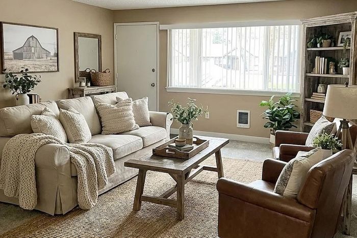 ReNew Riverton Park - Cozy Living Room