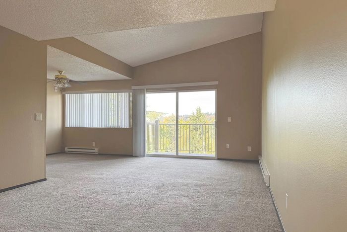 ReNew Riverton Park - Spacious Living Room