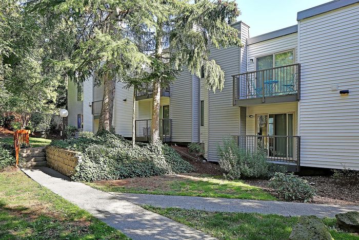 ReNew Northline (Northline Apartments) - Exterior View