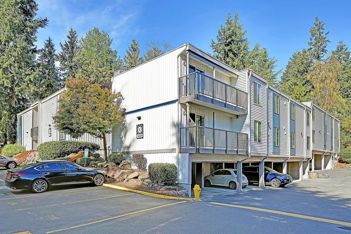 ReNew Northline (Northline Apartments) - Exterior View