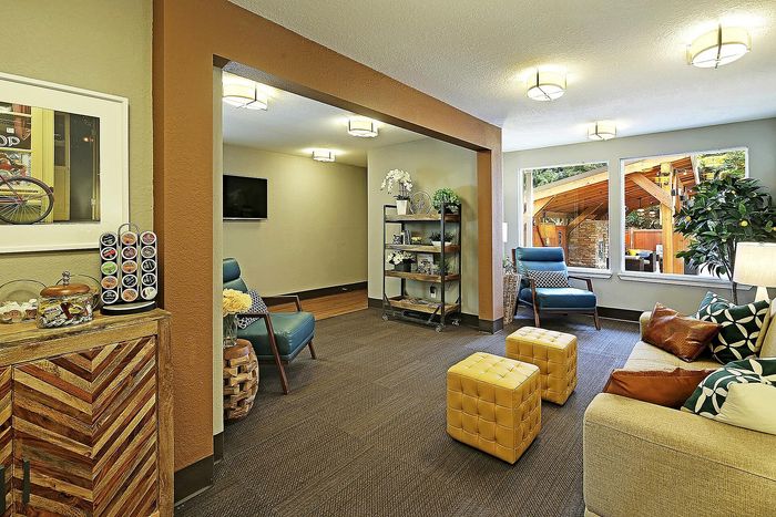 ReNew Northline (Northline Apartments) - Cozy Lounge Area