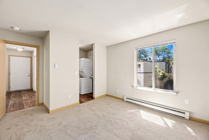 ReNew Northline (Northline Apartments) - Empty Room