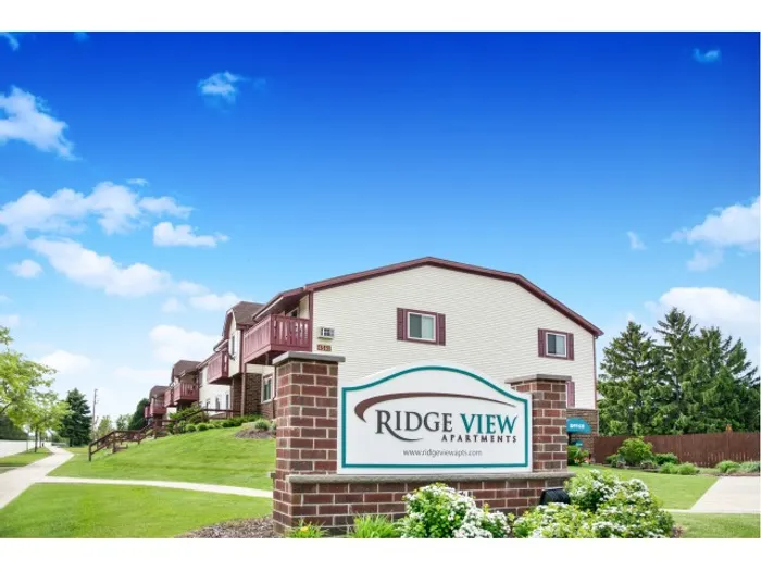 Ridge View Apartments in St. Francis, Wisconsin offering spacious 1 bedroom/1 bath and 2 bedroom/1 bath apartment homes.