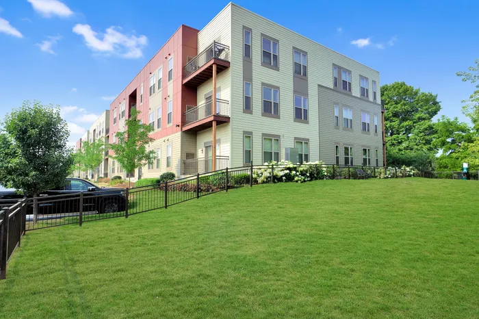 Apartments and town homes in Grafton, Wisconsin.  1505 offers 1 bedroom,  2 bedroom, and 3 bedroom luxury apartments and 2 bedroom town homes.