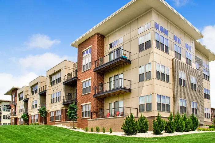 50Twenty Apartments in Madison, Wisconsin. Luxury studio, 1 bedroom, 1 bedroom + den, 2 bedroom, and 3 bedroom apartments.