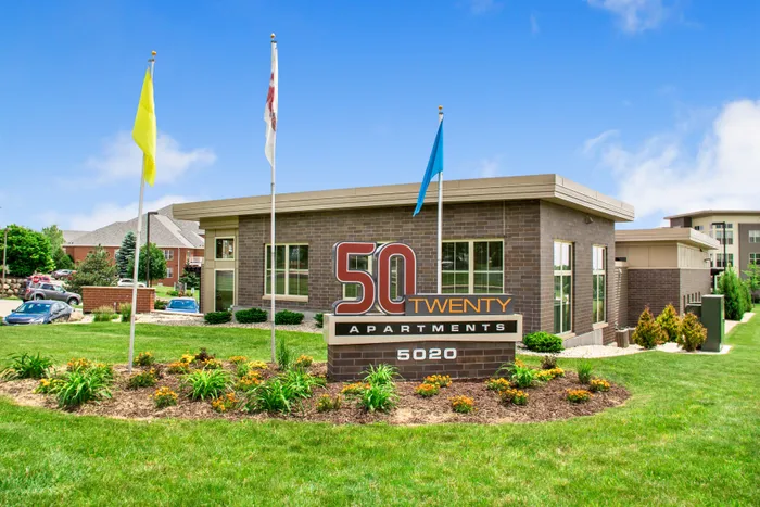 50Twenty Apartments in Madison, Wisconsin. Luxury studio, 1 bedroom, 1 bedroom + den, 2 bedroom, and 3 bedroom apartments.