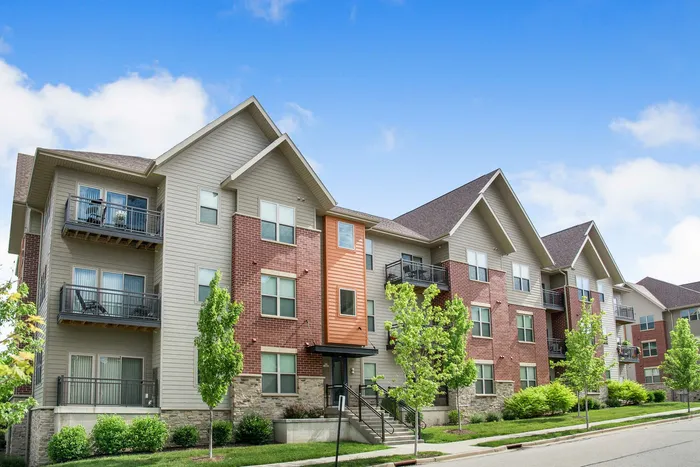 The Woodlands at North Hills Apartments in Menomonee Falls, WI, offering 1 bedroom, 1 bedroom + den, and 2 bedroom apartment homes.