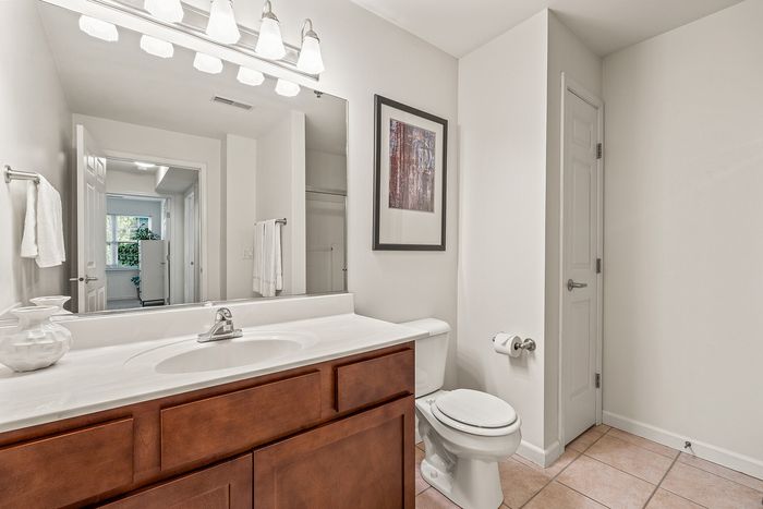 Apartments in Fitchburg, Wisconsin. The Landmark at Hatchery Hill offers spacious studio, 1 bedroom, 1 bedroom + den, and 2 bedroom apartments with fireplaces.