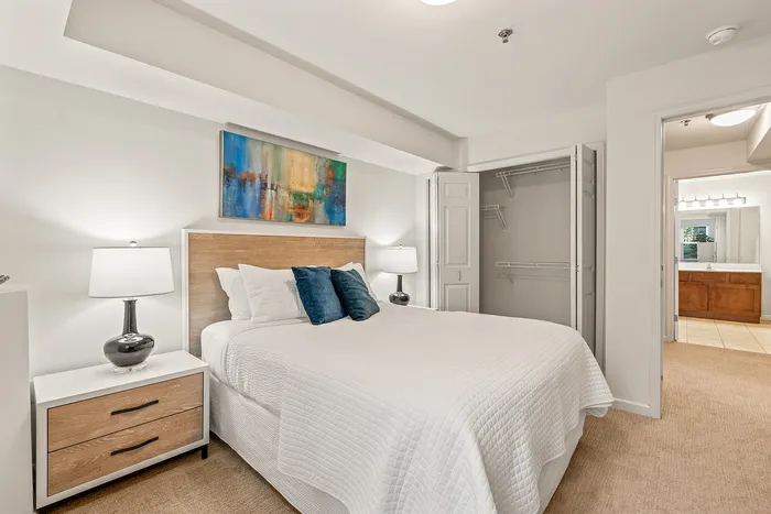 Apartments in Fitchburg, Wisconsin. The Landmark at Hatchery Hill offers spacious studio, 1 bedroom, 1 bedroom + den, and 2 bedroom apartments with fireplaces.