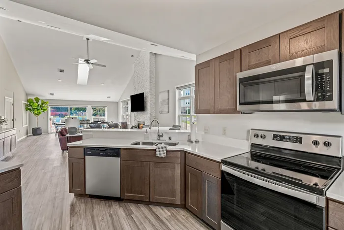 Apartments in Fitchburg, Wisconsin. The Landmark at Hatchery Hill offers spacious studio, 1 bedroom, 1 bedroom + den, and 2 bedroom apartments with fireplaces.