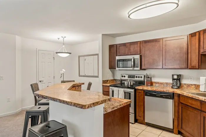Apartments in Fitchburg, Wisconsin. The Landmark at Hatchery Hill offers spacious studio, 1 bedroom, 1 bedroom + den, and 2 bedroom apartments with fireplaces.