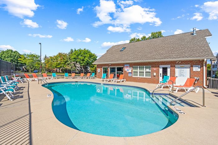 Apartments in Fitchburg, Wisconsin. The Landmark at Hatchery Hill offers spacious studio, 1 bedroom, 1 bedroom + den, and 2 bedroom apartments with fireplaces.