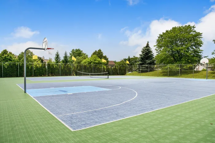 Condominium Style Apartments in Franklin, Wisconsin. Manchester Oaks offers spacious 1 bedroom, 1 bedroom + Den, 2 bedroom, and 3 bedroom apartments, with private entrances and garages.