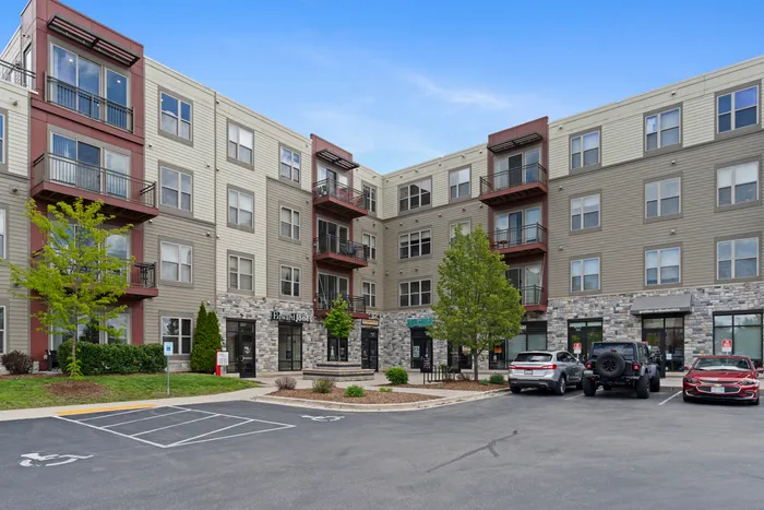 Apartments and town homes in Grafton, Wisconsin.  1505 offers 1 bedroom,  2 bedroom, and 3 bedroom luxury apartments and 2 bedroom town homes.