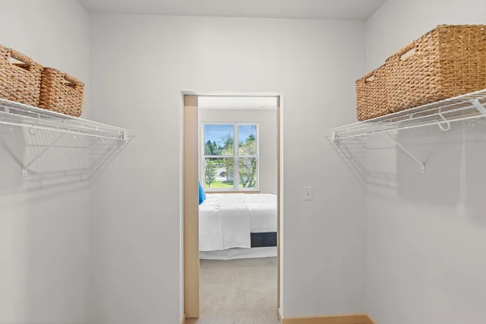 Apartments and town homes in Grafton, Wisconsin.  1505 offers 1 bedroom,  2 bedroom, and 3 bedroom luxury apartments and 2 bedroom town homes.