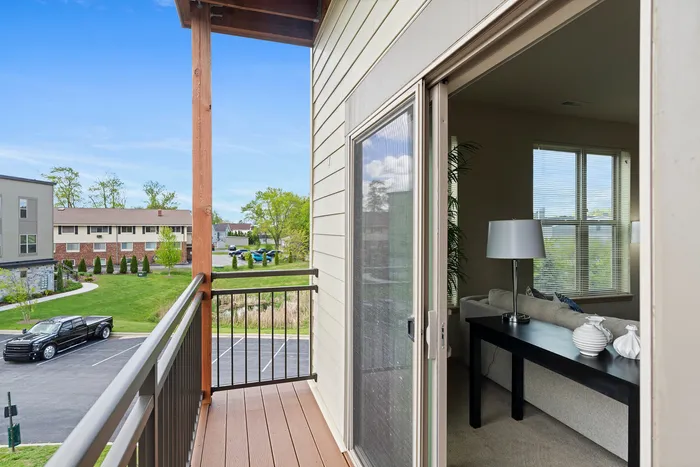 Apartments and town homes in Grafton, Wisconsin.  1505 offers 1 bedroom,  2 bedroom, and 3 bedroom luxury apartments and 2 bedroom town homes.