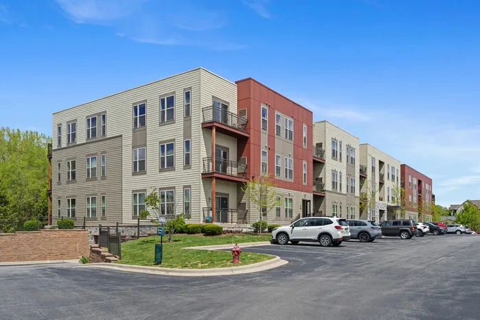 Apartments and town homes in Grafton, Wisconsin.  1505 offers 1 bedroom,  2 bedroom, and 3 bedroom luxury apartments and 2 bedroom town homes.