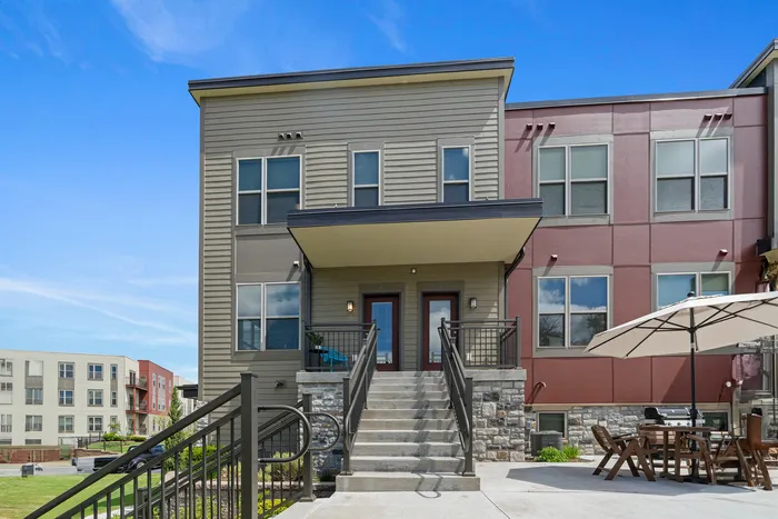 Apartments and town homes in Grafton, Wisconsin.  1505 offers 1 bedroom,  2 bedroom, and 3 bedroom luxury apartments and 2 bedroom town homes.