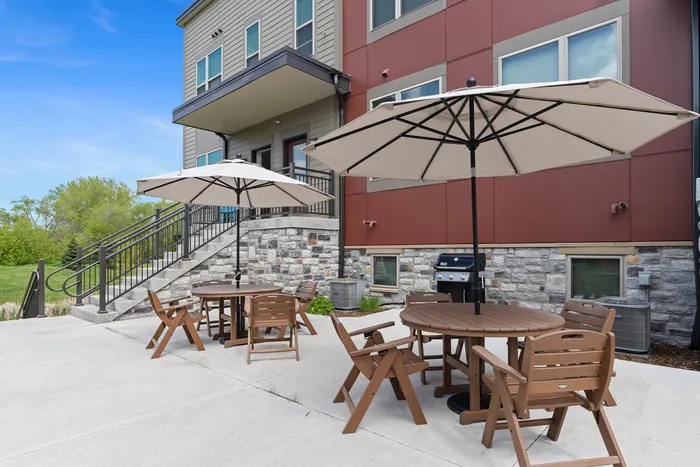Apartments and town homes in Grafton, Wisconsin.  1505 offers 1 bedroom,  2 bedroom, and 3 bedroom luxury apartments and 2 bedroom town homes.