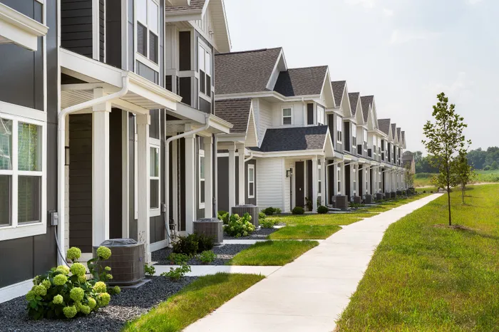 Exterior view of townhome buildings at Apex at Verona in Verona, WI.
