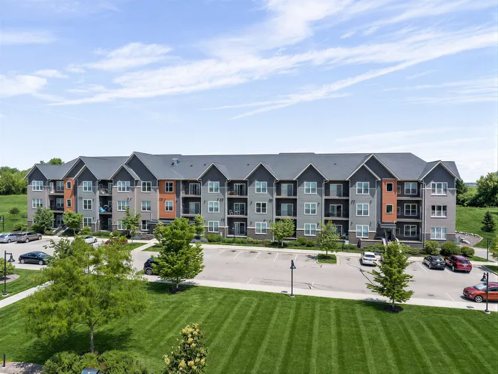 22 Slate Apartments in Madison, Wisconsin. Luxury studio, 1 bedroom, 1 bedroom + den, 2 bedroom, and 3 bedroom apartments.