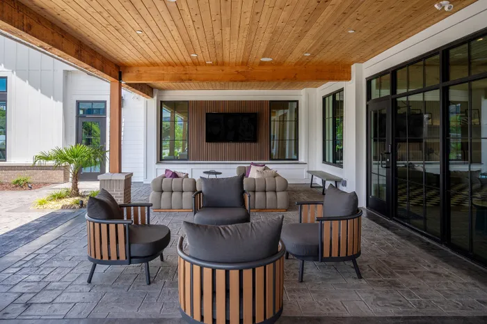 Modern outdoor resident patio and seating area at Echelon at Charlotte in Charlotte, North Carolina.