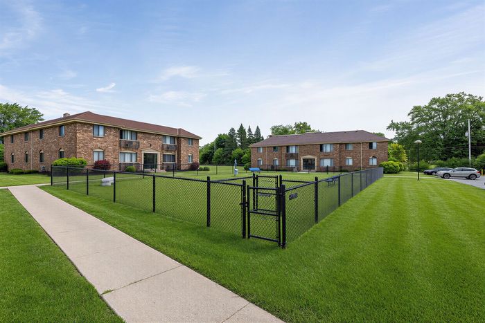 Pet park at Stone Point Apartments in Menomonee Falls, WI