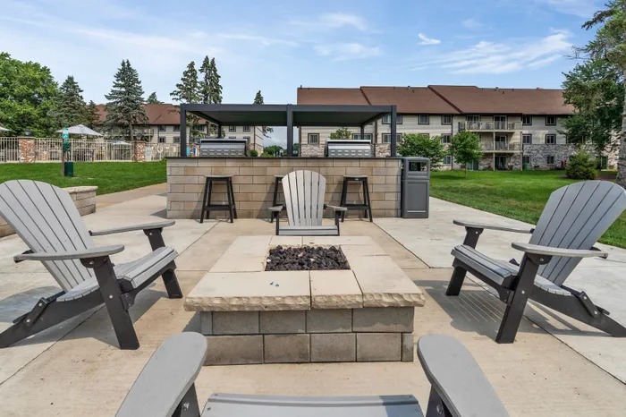 Outdoor grill and picnic area at Valley View Apartments designed for casual meals and gatherings.