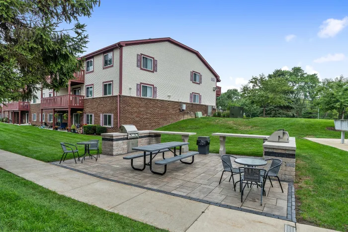 Outdoor grilling station with seating at Ridge View Apartments.