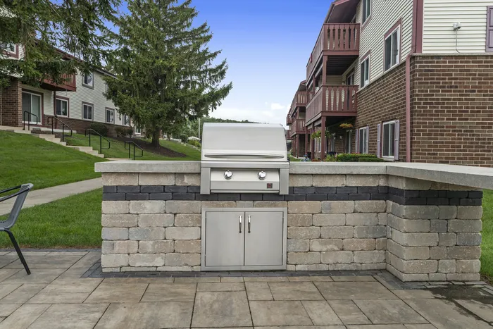 Resident patio with grills and outdoor seating at Ridge View Apartments.