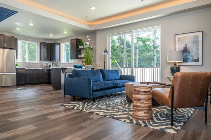 1500 Orchard Resident's Lounge and Clubhouse Kitchen l Luxury Apartments for Rent in Tacoma, WA l 1500 Orchard