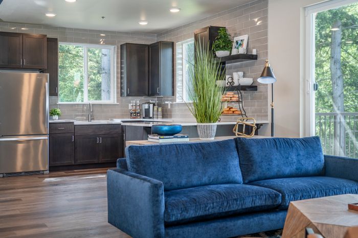 1500 Orchard Resident's Lounge and Clubhouse l Luxury Apartments for Rent in Tacoma, WA l 1500 Orchard