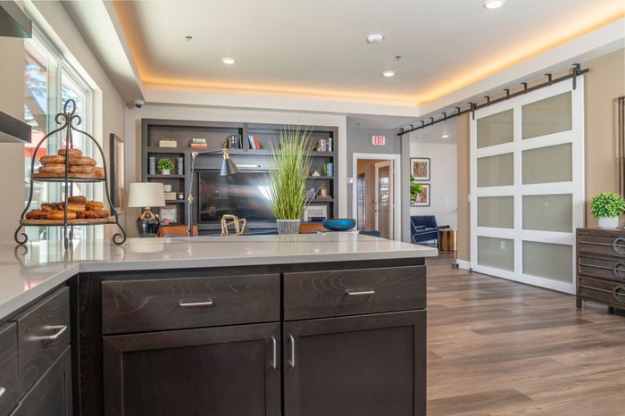 1500 Orchard Resident's Lounge and Clubhouse l Luxury Apartments for Rent in Tacoma, WA l 1500 Orchard