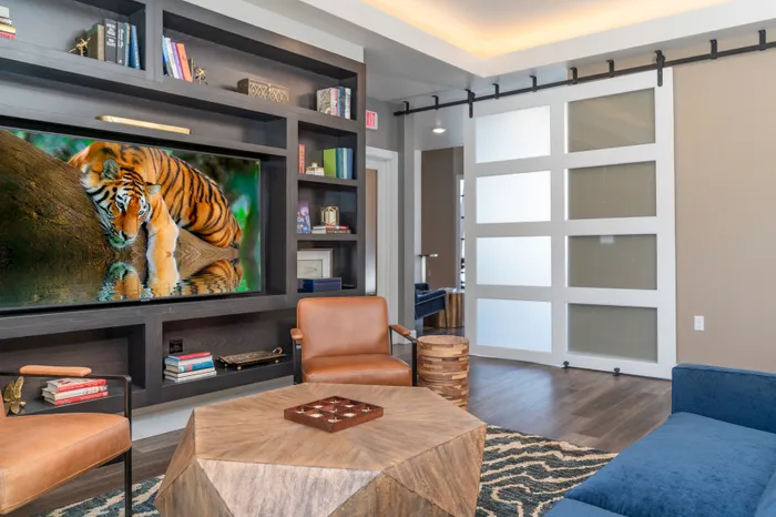 1500 Orchard Resident's Lounge and Clubhouse l Luxury Apartments for Rent in Tacoma, WA l 1500 Orchard