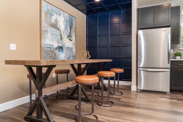 1500 Orchard Resident's Lounge and Clubhouse l Luxury Apartments for Rent in Tacoma, WA l 1500 Orchard